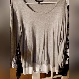 Vera Wang top with drawstring sleeves